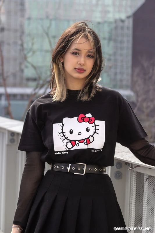 kaomoji-hello-kitty-tshirt-black-4_750x.webp 3